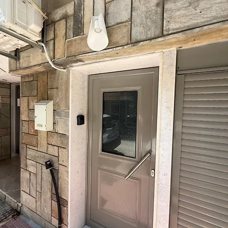 Cosy On Mpoleti アパート ルートラキ